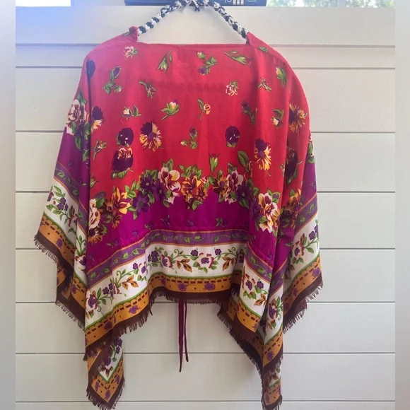 Betsy Johnson Coverlet. Colorful. Summer. Elegant. Cool nights - Picture 7 of 7